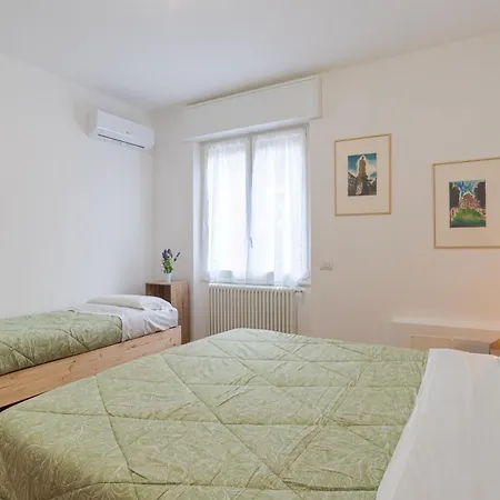Roomy And Bright With Terrace!